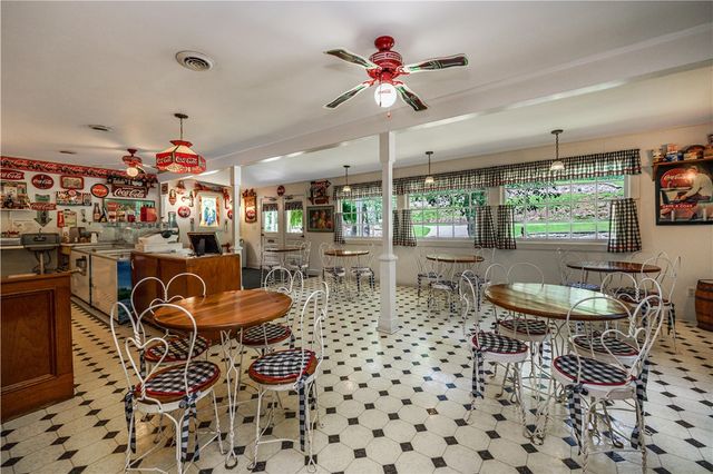 273 N Main Street, Eureka Springs, AR 72632