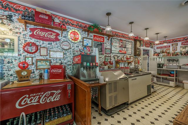 273 N Main Street, Eureka Springs, AR 72632