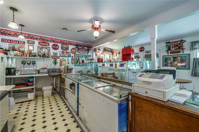 273 N Main Street, Eureka Springs, AR 72632