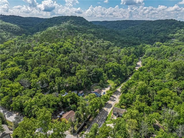 273 N Main Street, Eureka Springs, AR 72632