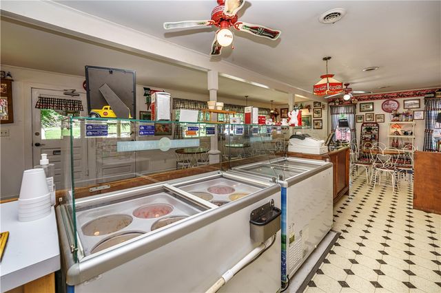 273 N Main Street, Eureka Springs, AR 72632