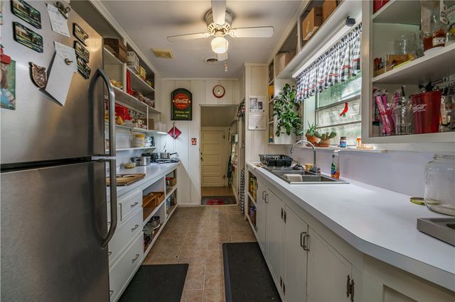 273 N Main Street, Eureka Springs, AR 72632