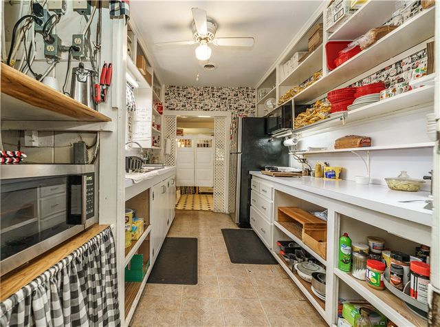 273 N Main Street, Eureka Springs, AR 72632
