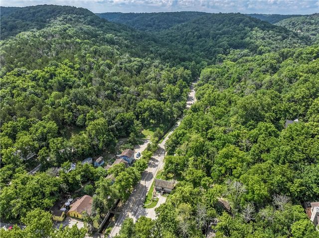 273 N Main Street, Eureka Springs, AR 72632
