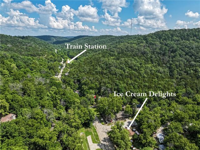 273 N Main Street, Eureka Springs, AR 72632