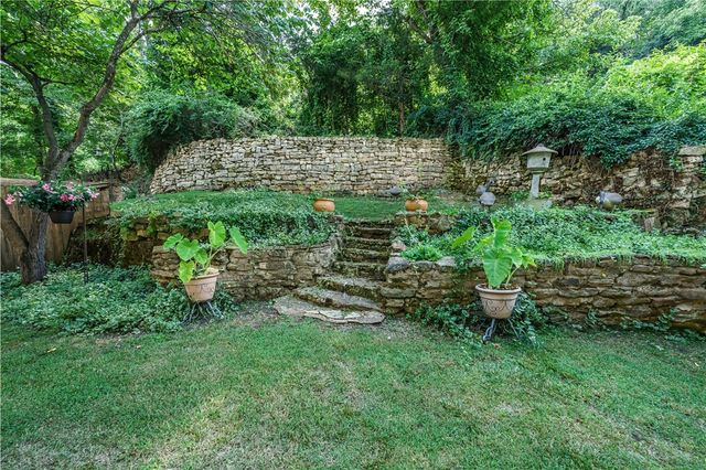 273 N Main Street, Eureka Springs, AR 72632