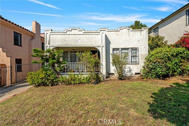 1327 Meadowbrook Avenue, Los Angeles, CA 90019