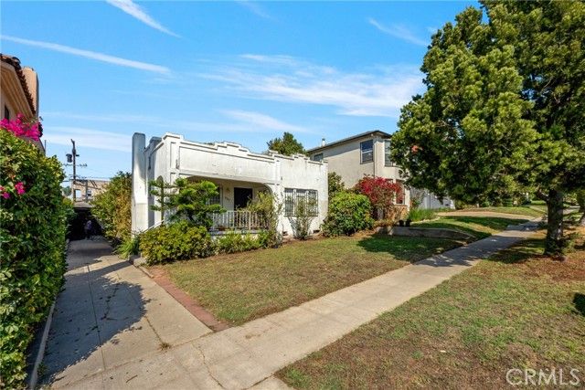 1327 Meadowbrook Avenue, Los Angeles, CA 90019