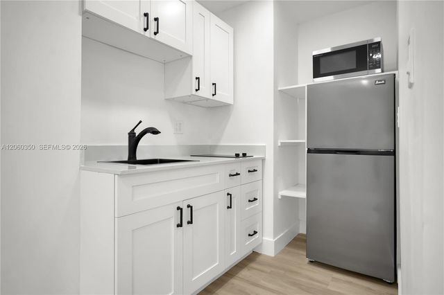 212 Beacom Blvd B, Miami, FL 33135