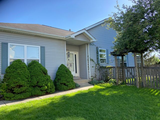 586 Chestnut Drive, Oswego, IL 60543