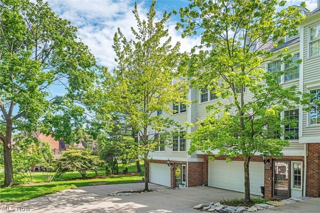103 Cliffside Commons Drive 103, Rocky River, OH 44116