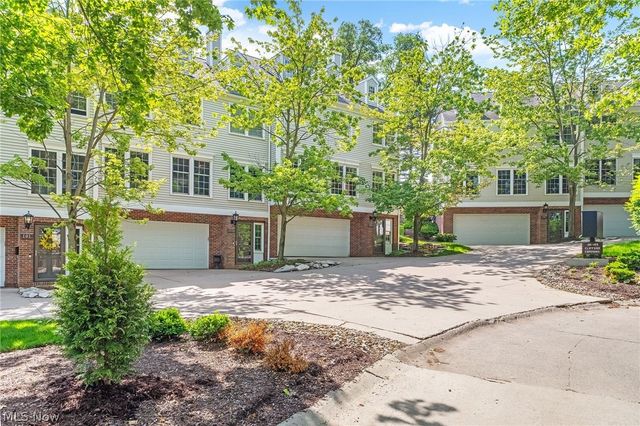103 Cliffside Commons Drive 103, Rocky River, OH 44116