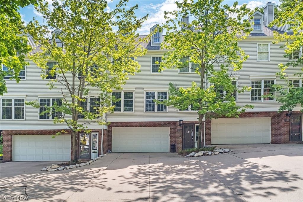 103 Cliffside Commons Drive 103, Rocky River, OH 44116