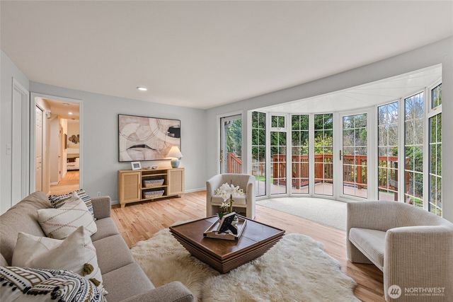 12412 NE 4th Place, Bellevue, WA 98005