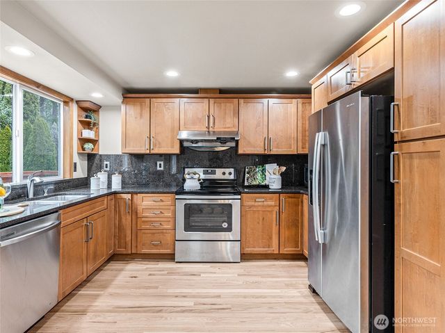 12412 NE 4th Place, Bellevue, WA 98005