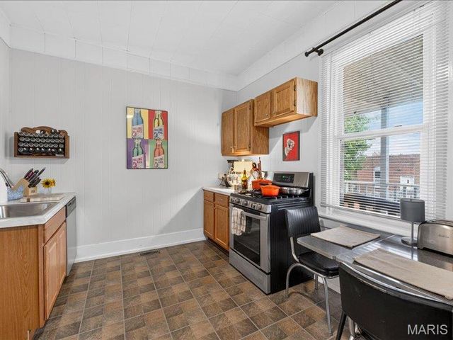 5221 Bischoff Avenue, St Louis, MO 63110