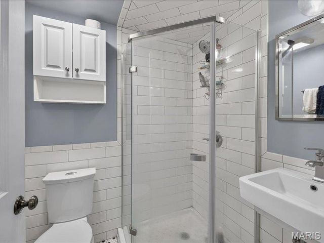 5221 Bischoff Avenue, St Louis, MO 63110