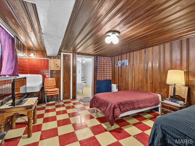 5221 Bischoff Avenue, St Louis, MO 63110