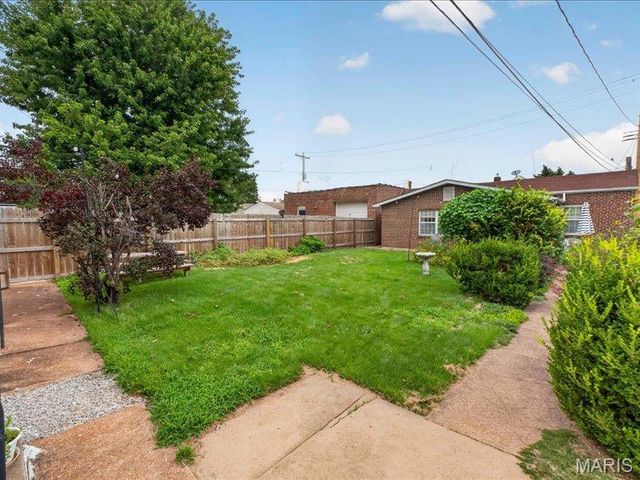 5221 Bischoff Avenue, St Louis, MO 63110