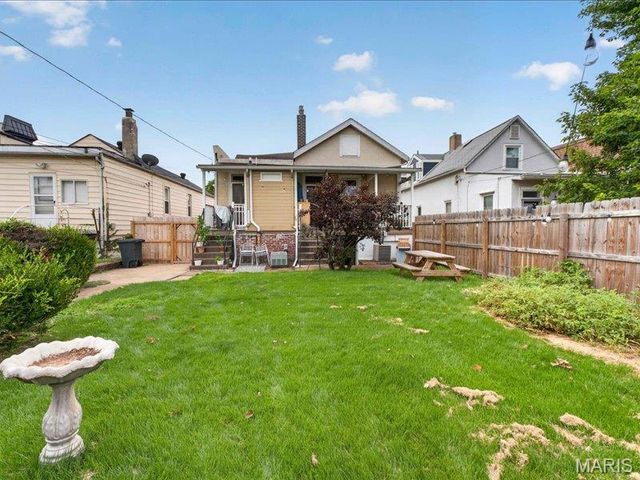 5221 Bischoff Avenue, St Louis, MO 63110