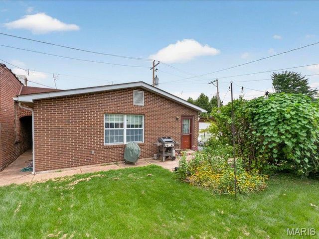5221 Bischoff Avenue, St Louis, MO 63110