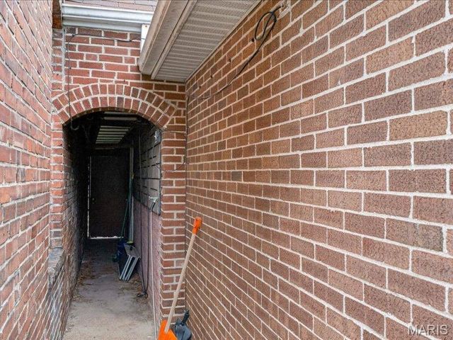 5221 Bischoff Avenue, St Louis, MO 63110