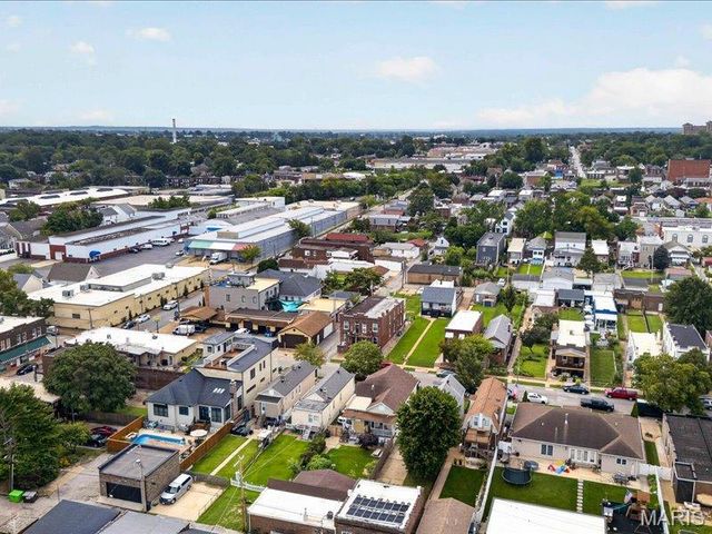 5221 Bischoff Avenue, St Louis, MO 63110
