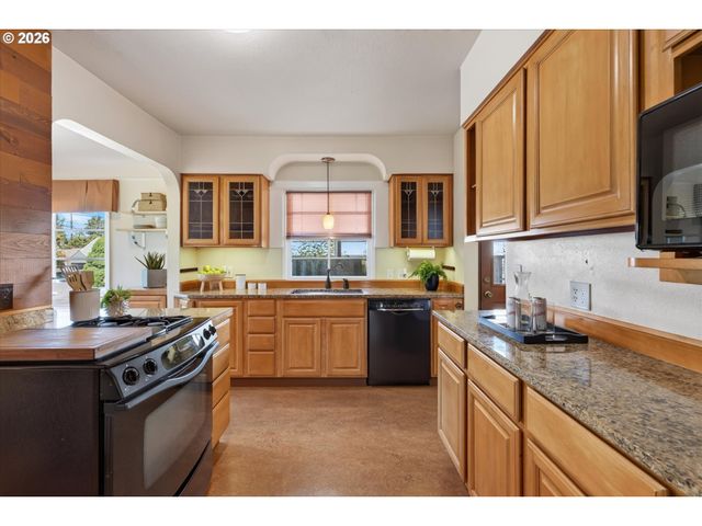 306 N STAFFORD St, Portland, OR 97217