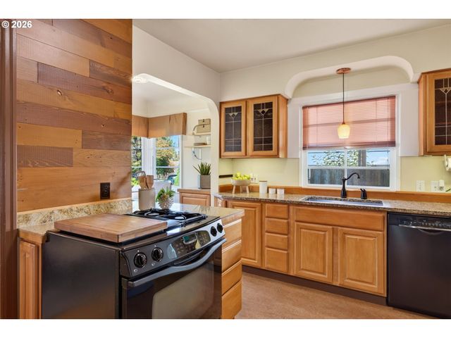 306 N STAFFORD St, Portland, OR 97217