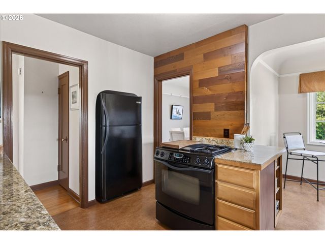 306 N STAFFORD St, Portland, OR 97217