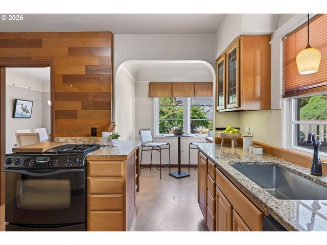 306 N STAFFORD St, Portland, OR 97217