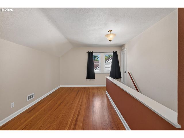 306 N STAFFORD St, Portland, OR 97217