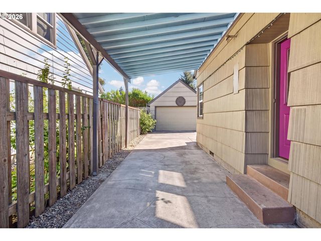 306 N STAFFORD St, Portland, OR 97217