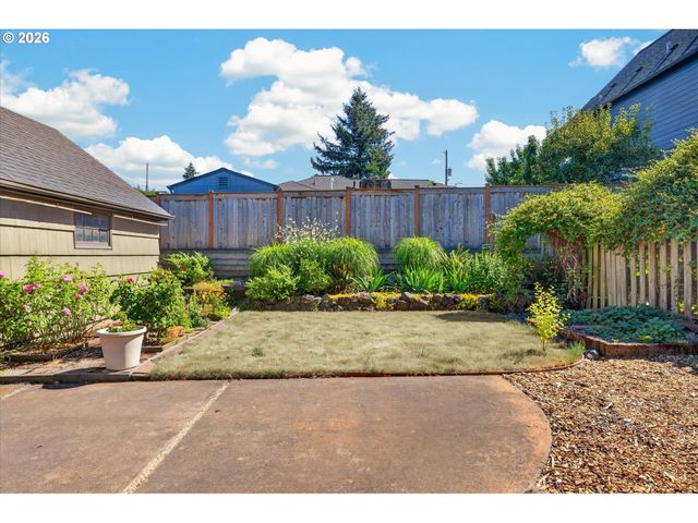 306 N STAFFORD St, Portland, OR 97217