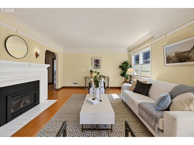 306 N STAFFORD St, Portland, OR 97217