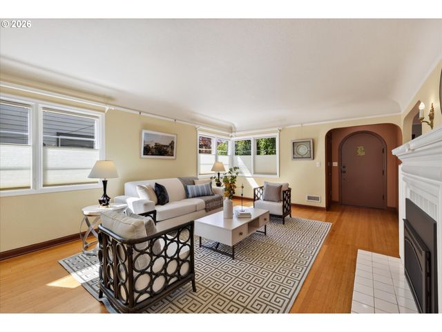 306 N STAFFORD St, Portland, OR 97217