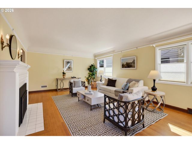 306 N STAFFORD St, Portland, OR 97217