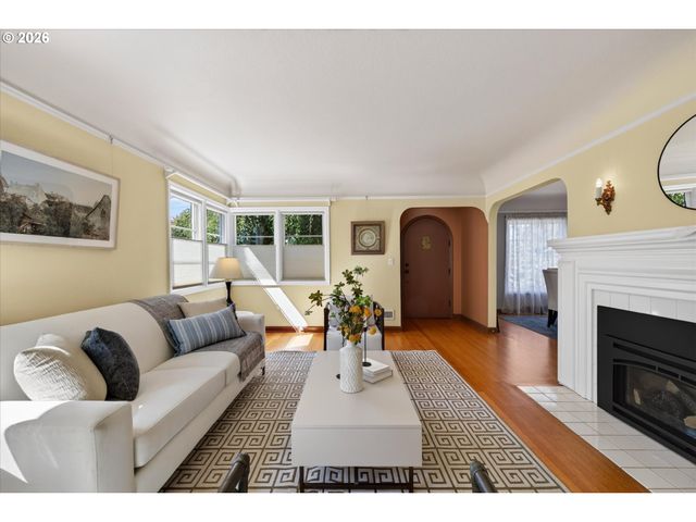 306 N STAFFORD St, Portland, OR 97217