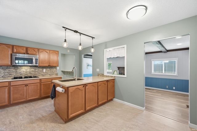 5401 N Moore Road, Muncie, IN 47304