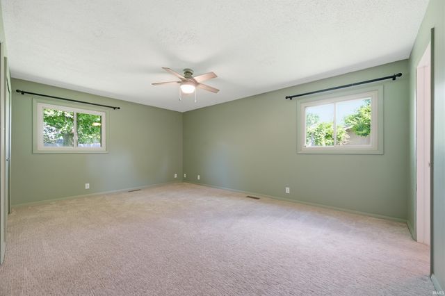 5401 N Moore Road, Muncie, IN 47304