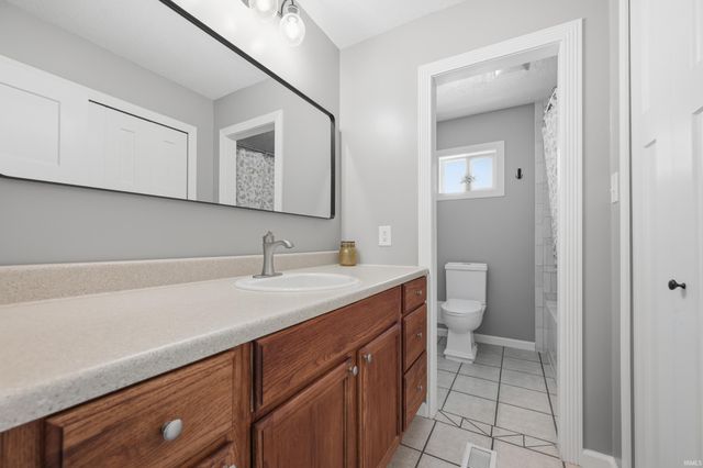 5401 N Moore Road, Muncie, IN 47304