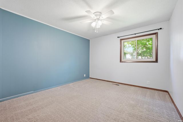 5401 N Moore Road, Muncie, IN 47304