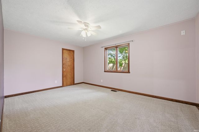 5401 N Moore Road, Muncie, IN 47304
