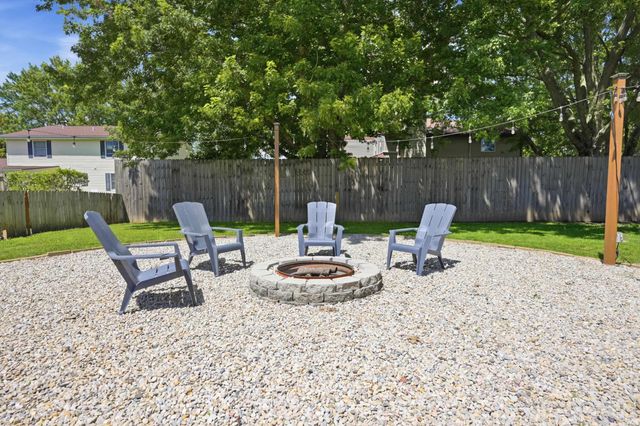 5401 N Moore Road, Muncie, IN 47304