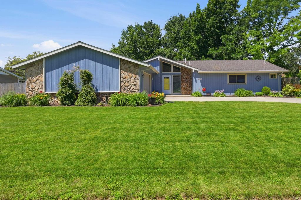 5401 N Moore Road, Muncie, IN 47304