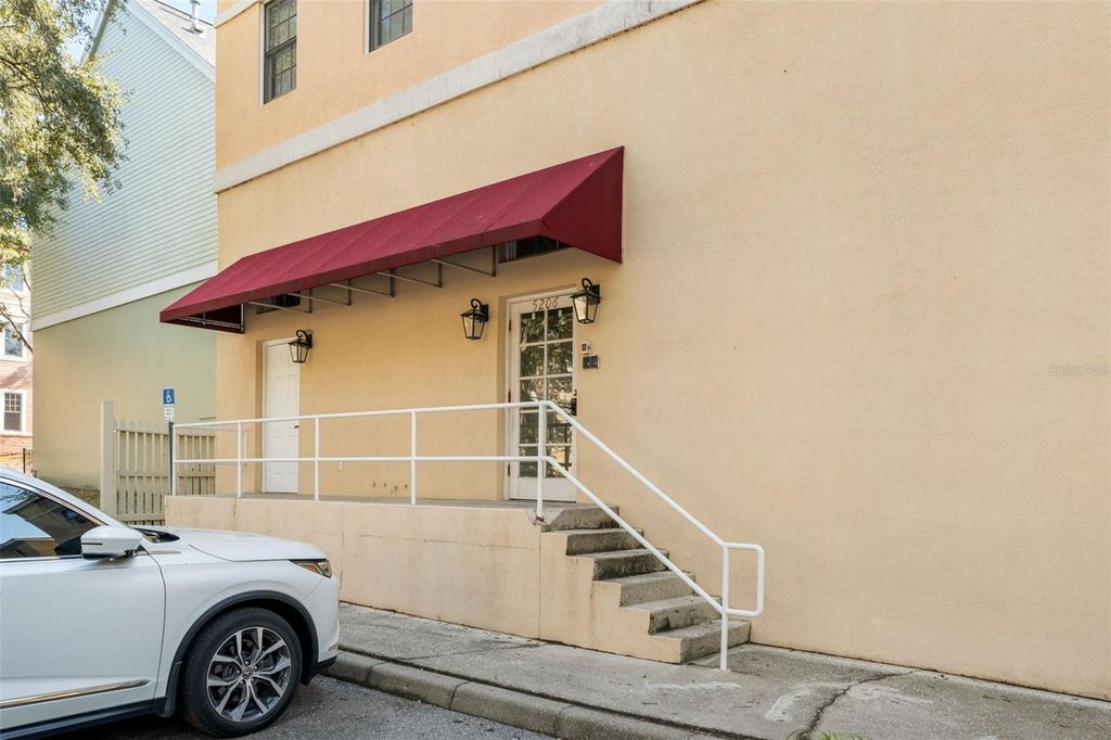 Image 24 of property listing at 5206 SW 91ST TERRACE B, Gainesville, FL 32608