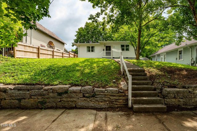 905 Grover Street, Johnson City, TN 37601