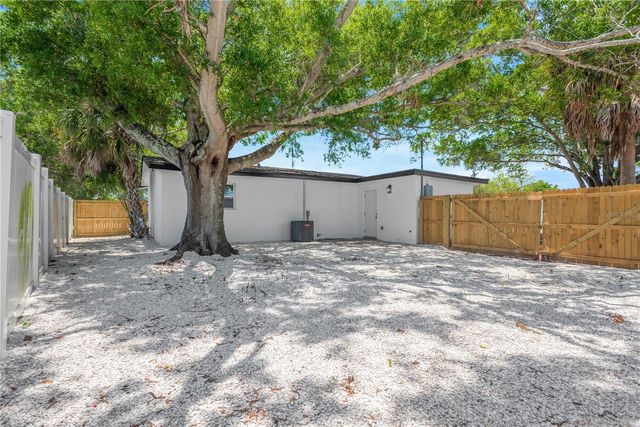 5052 JASMINE CIRCLE, St Petersburg, FL 33714