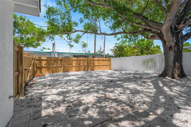 5052 JASMINE CIRCLE, St Petersburg, FL 33714