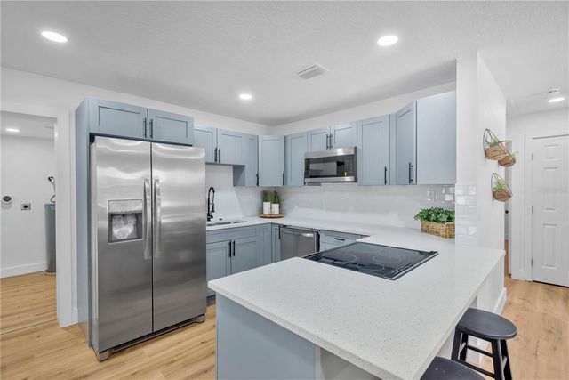 5052 JASMINE CIRCLE, St Petersburg, FL 33714